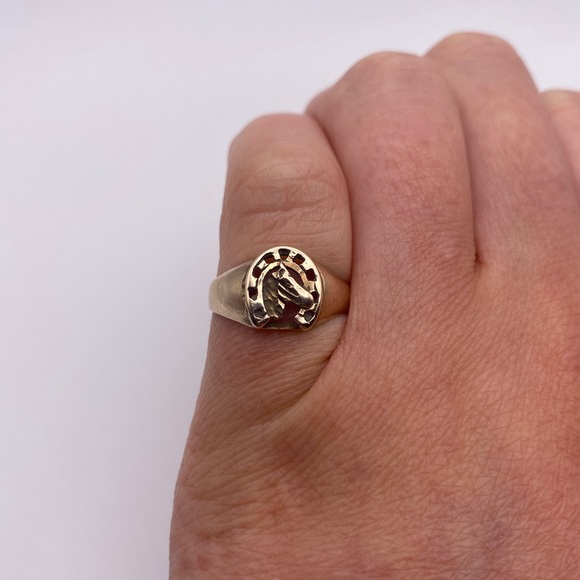 10k yellow gold Horseshoe ring - Picture 8 of 11